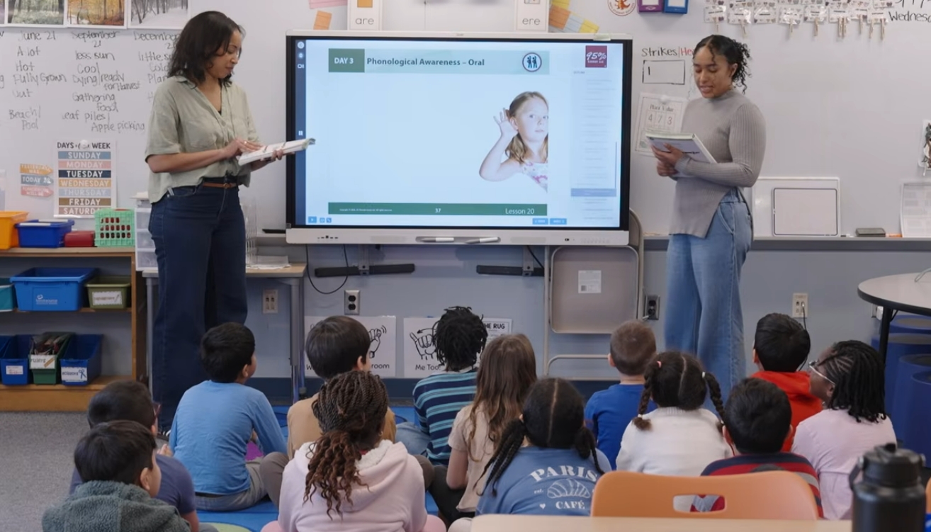 Reading Specialist and 2nd grade teacher teaching phonics, students sitting on carpet